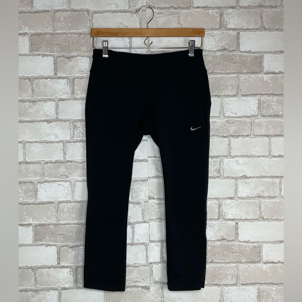 Nike Women's Black Capri Leggings Size M